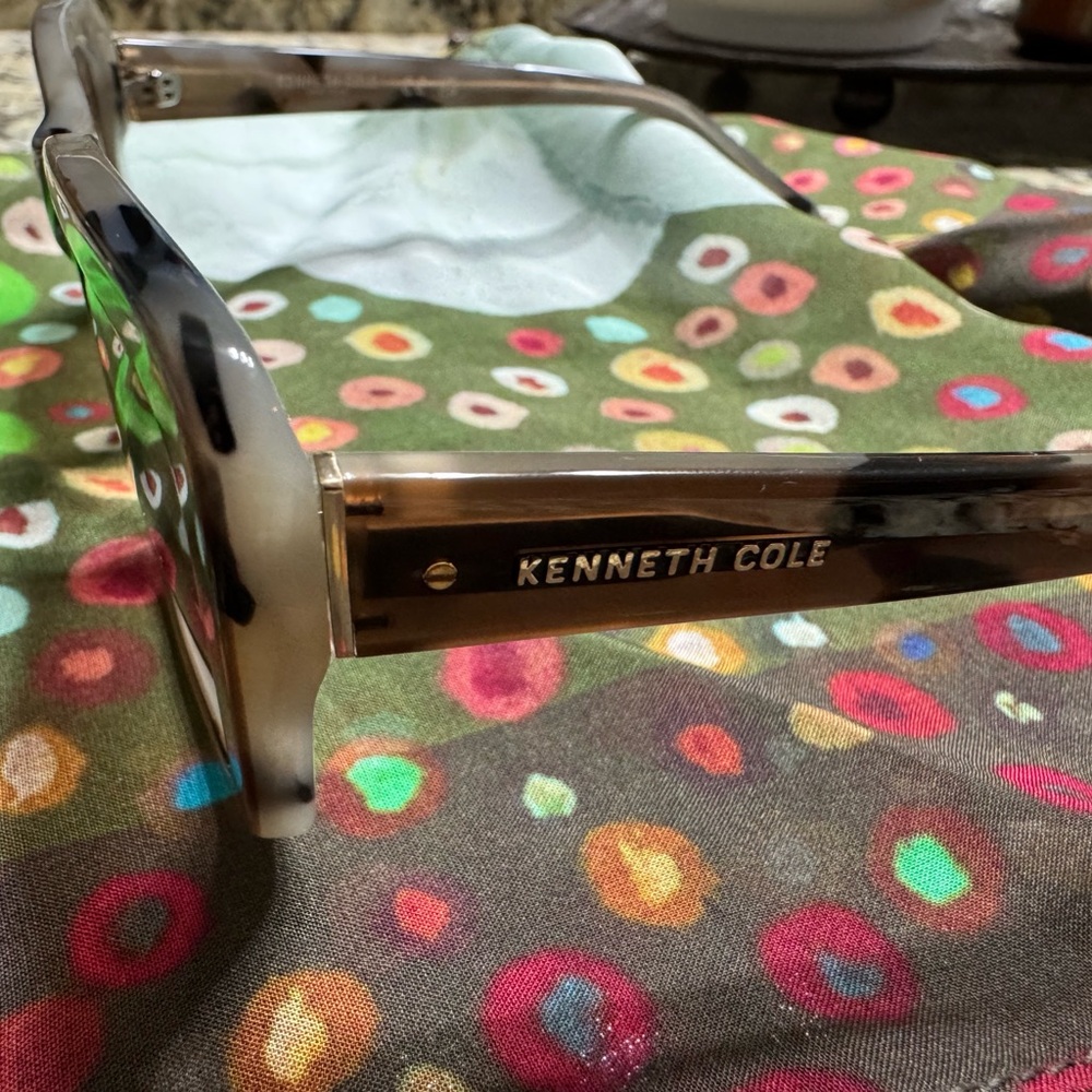 Kenneth Cole sunglasses - Picture 2 of 9
